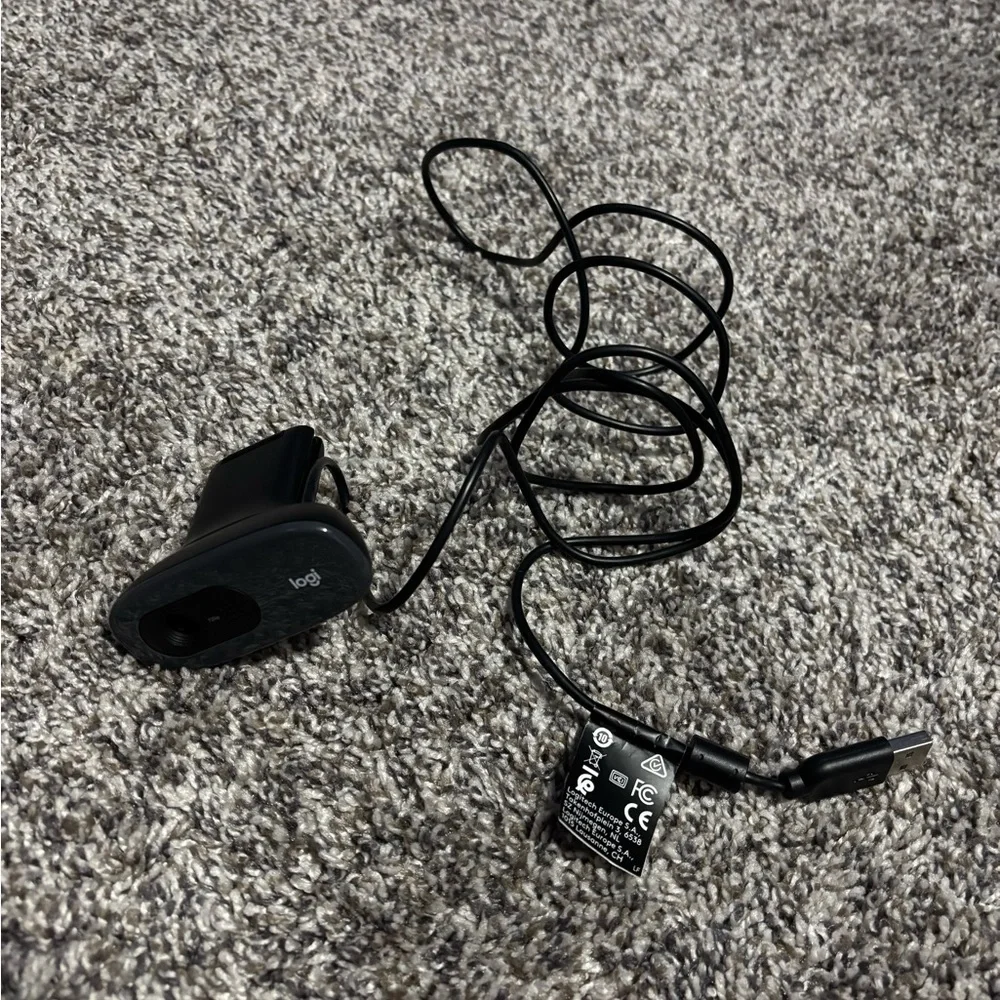 {Logi} Black Webcam with USB Cable